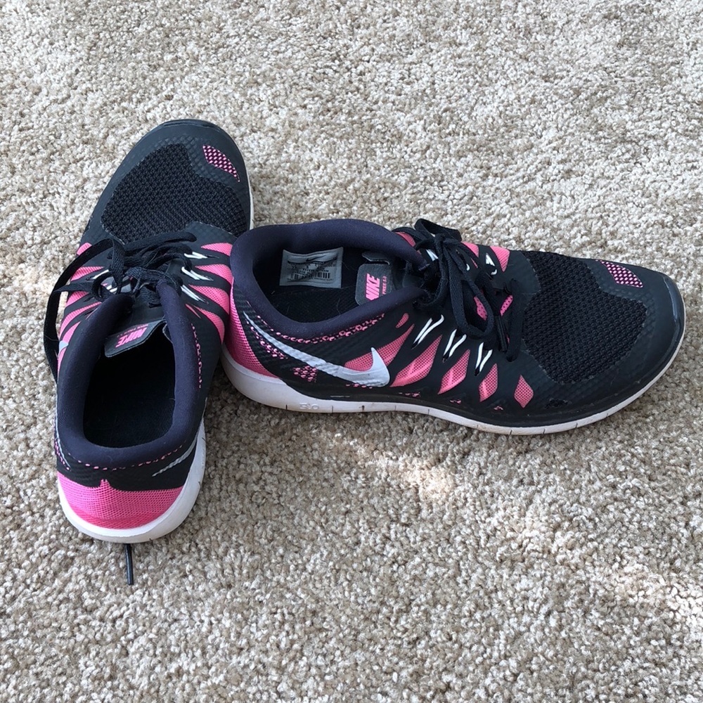 Nike Free 5.0 tennis shoes size 7Y